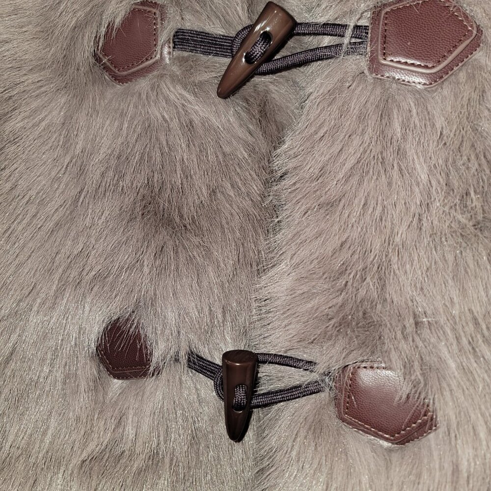 Avec Les Filles Faux Fur Vest, Portobello, Size Medium, Oversized - Picture 3 of 8